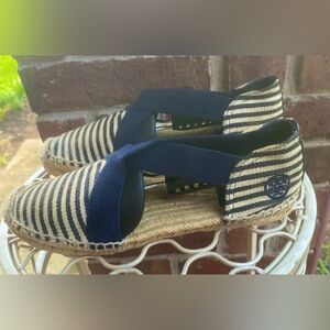 Women’s TORI BURCH blue and white striped espadrille sandals Size 7